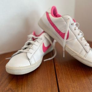 Nike blazers.